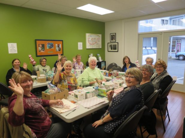 2016 Christmas cracker volunteers